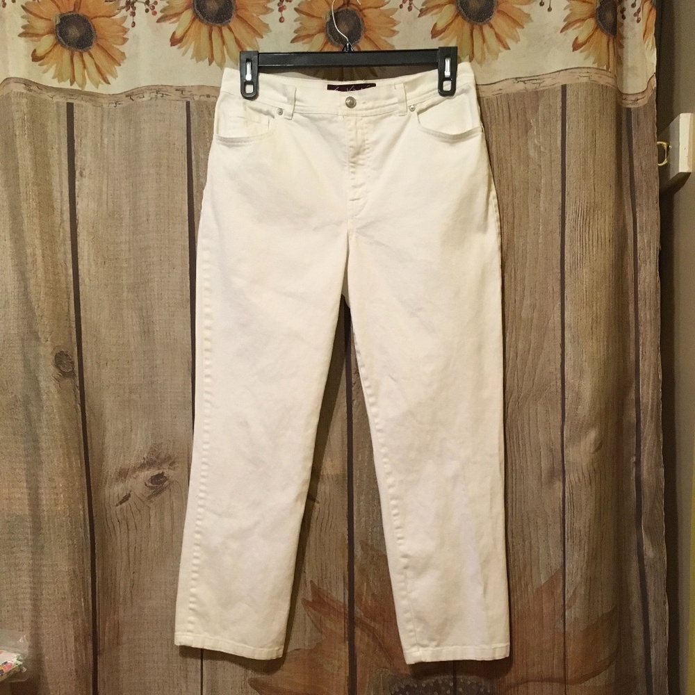 Gloria Vanderbilt White Jeans